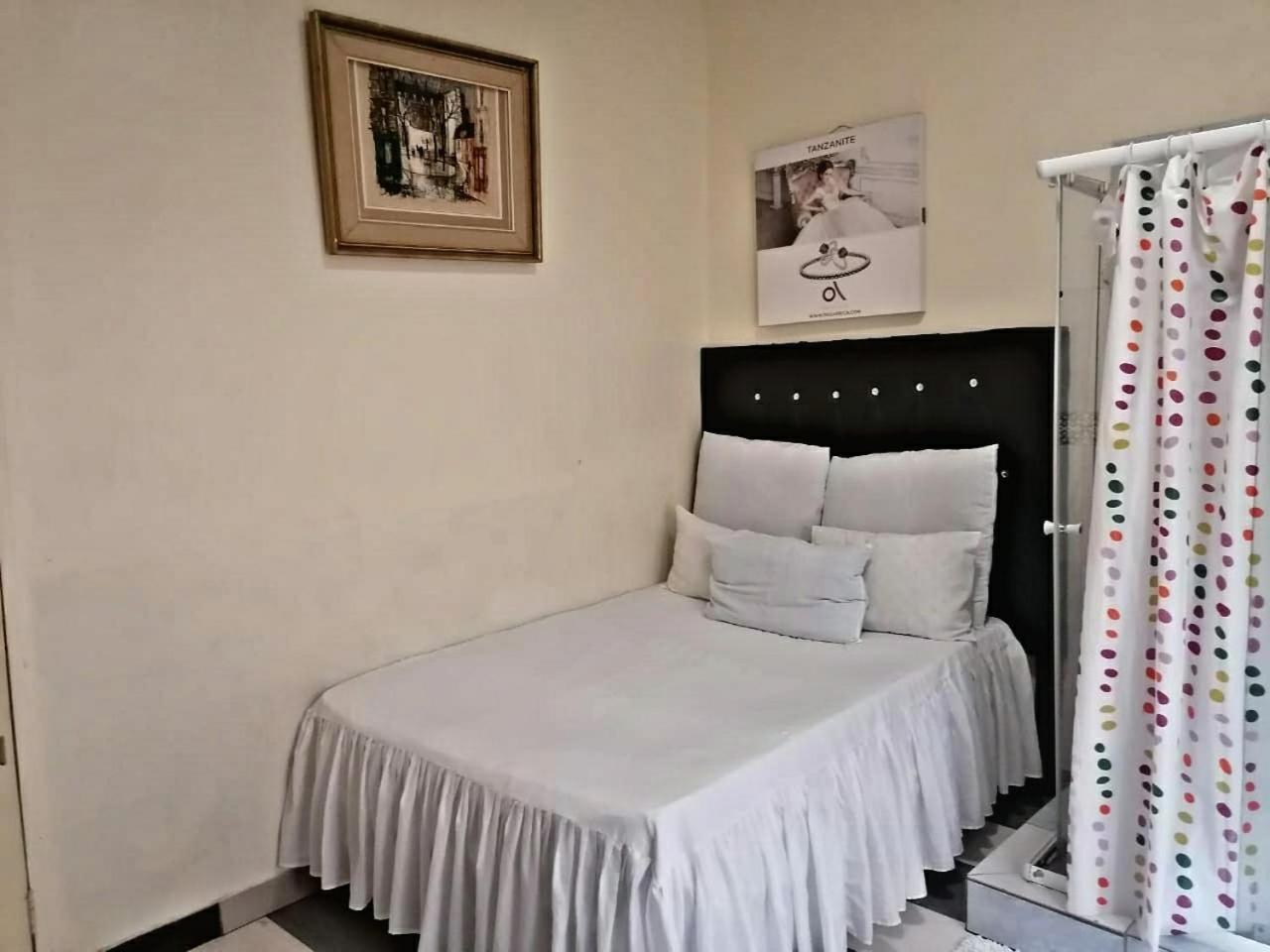 Valleycenter Guesthouse Йоханнесбург Экстерьер фото