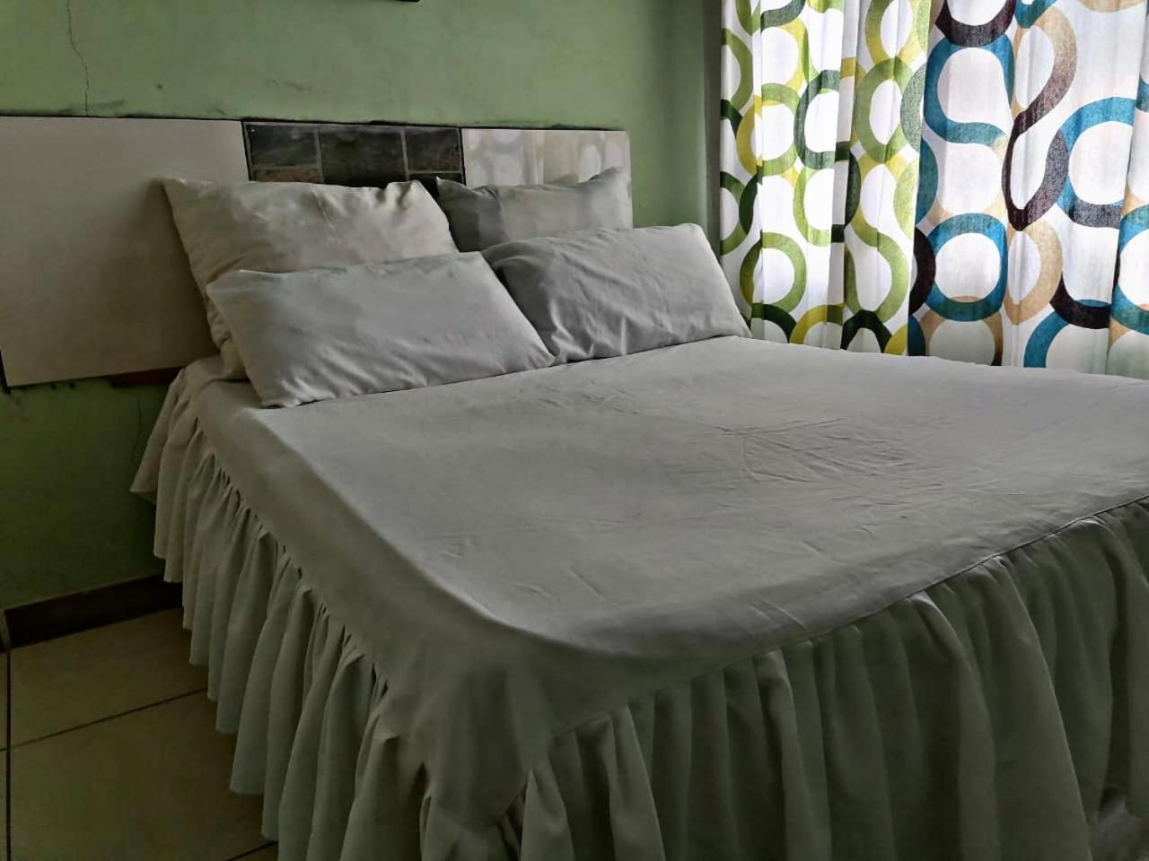 Valleycenter Guesthouse Йоханнесбург Экстерьер фото